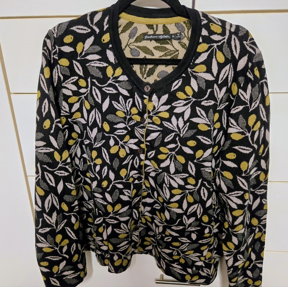 XL Gudrun Sjoden Cardigan with Ecru and Olive Leaf Design, Buttons and 2 Pockets